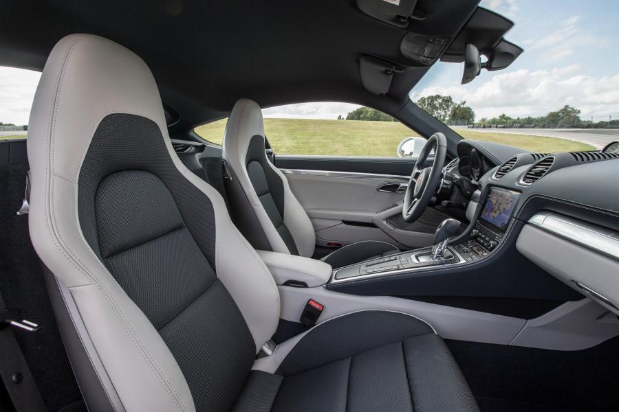 Интерьер Porsche 718 Cayman 2016 года  (фото 6 из 33)